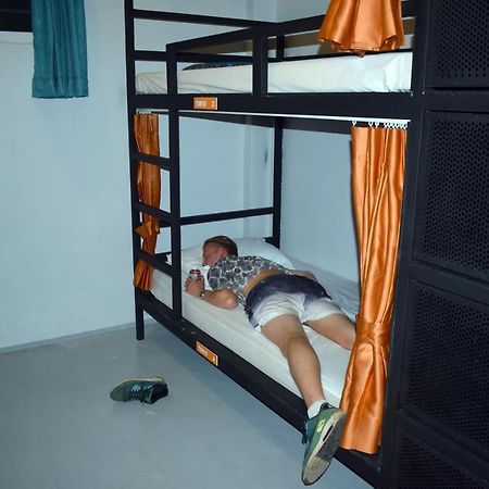 Revolution Siem Reap Hostel Εξωτερικό φωτογραφία