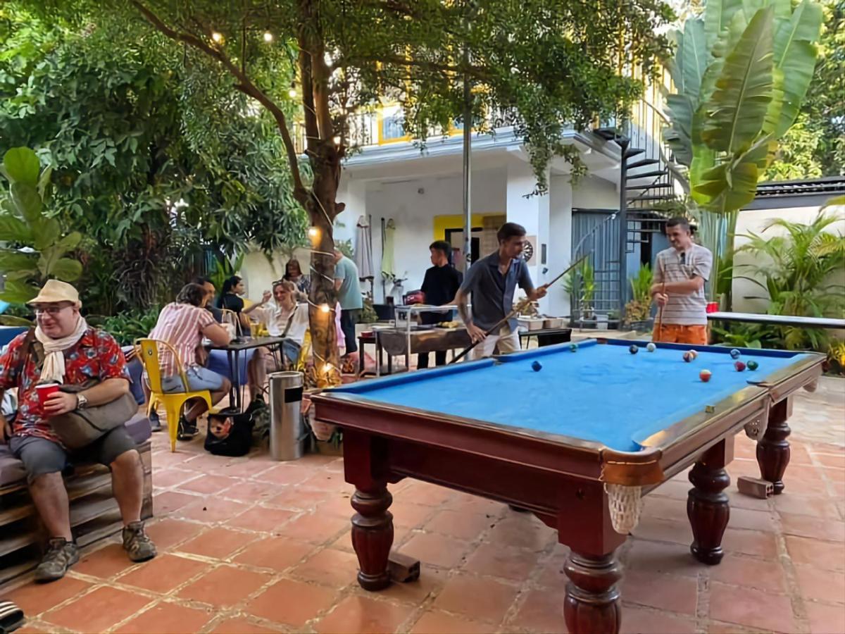 Revolution Siem Reap Hostel Εξωτερικό φωτογραφία