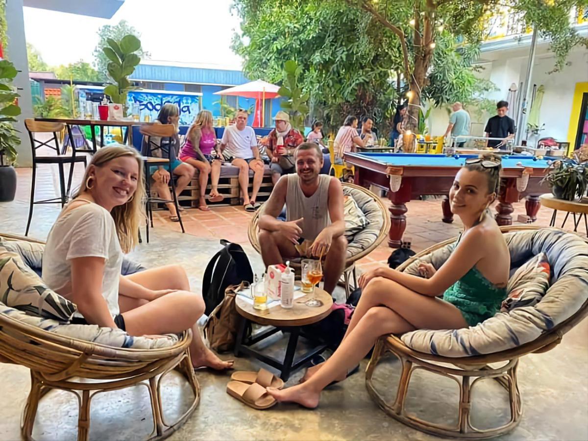 Revolution Siem Reap Hostel Εξωτερικό φωτογραφία