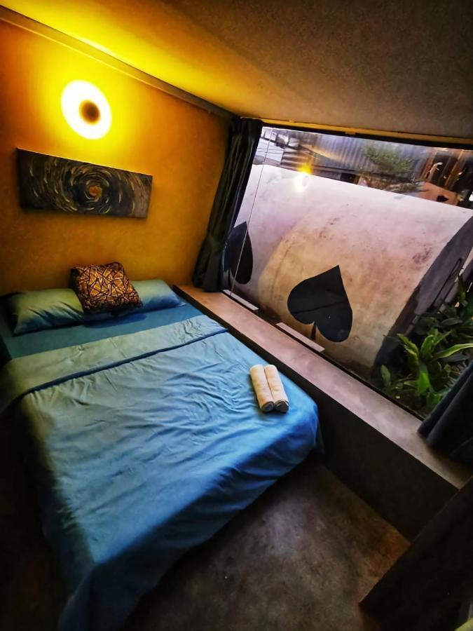 Revolution Siem Reap Hostel Εξωτερικό φωτογραφία