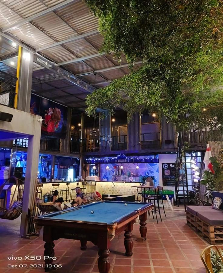 Revolution Siem Reap Hostel Εξωτερικό φωτογραφία