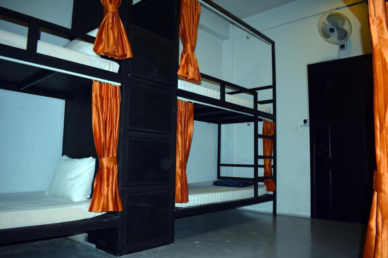 Revolution Siem Reap Hostel Εξωτερικό φωτογραφία